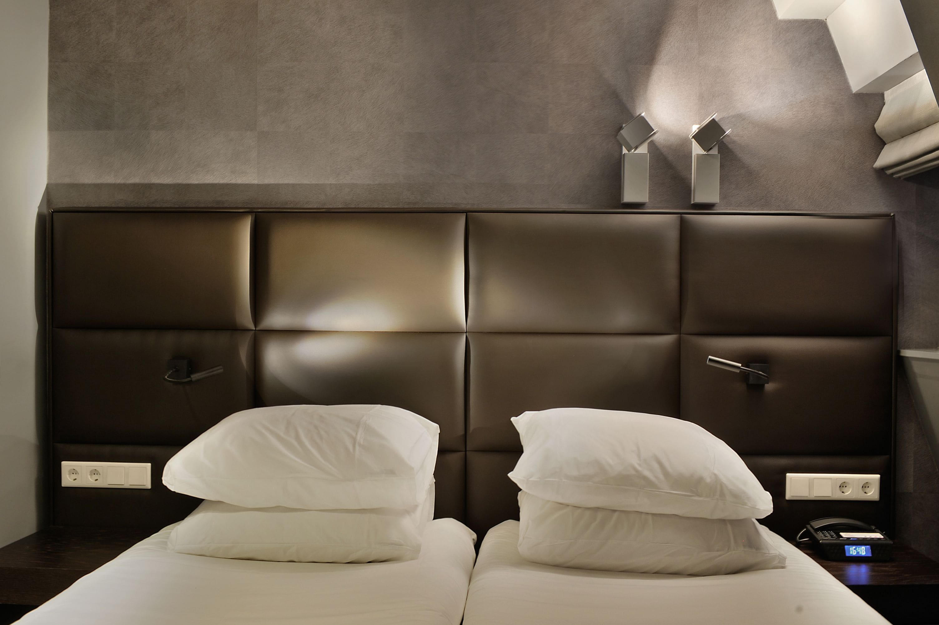 basic twin room, 2 single beds | premium bedding, minibar, in-room safe, desk