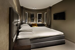 Comfort Twin Room, 2 Twin Beds | Premium bedding, minibar, in-room safe, desk - Amsterdam Forest Hotel (Amstelveen)