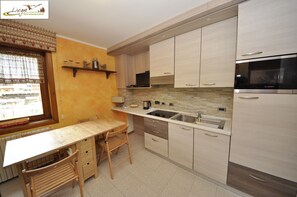 Apartment, 1 Bedroom | Private kitchen | Fridge, microwave, oven, stovetop - Baita Carosello (Livigno)