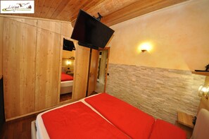 Apartment, 1 Bedroom, Kitchen | 1 bedroom, premium bedding, down comforters, blackout drapes - Baita Carosello (Livigno)