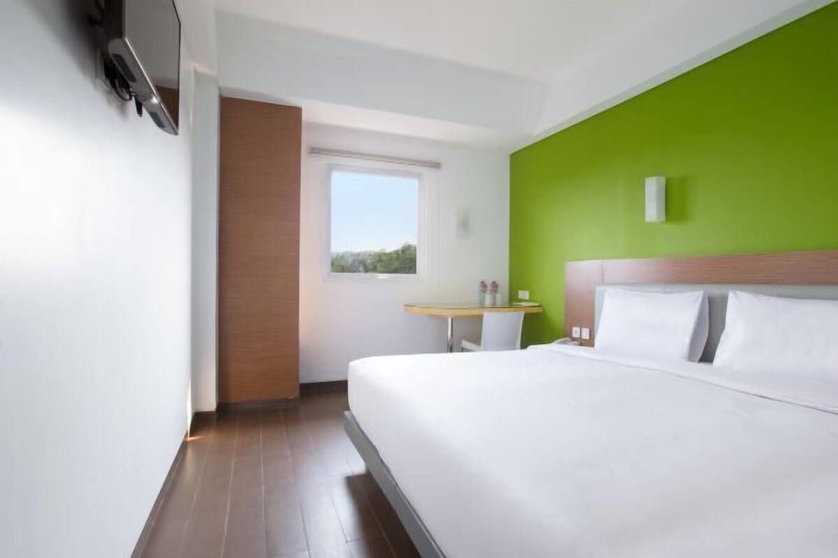 In-room safe, desk, iron/ironing board, free WiFi