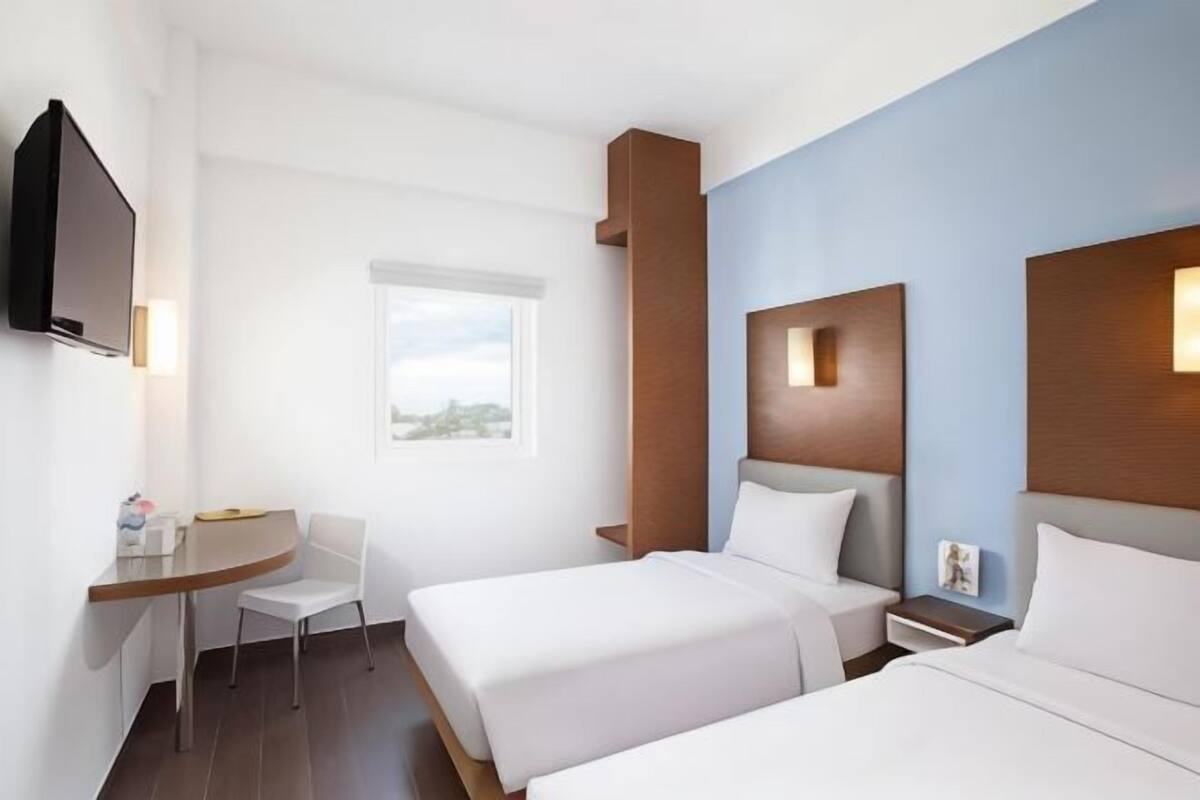 In-room safe, desk, iron/ironing board, free WiFi