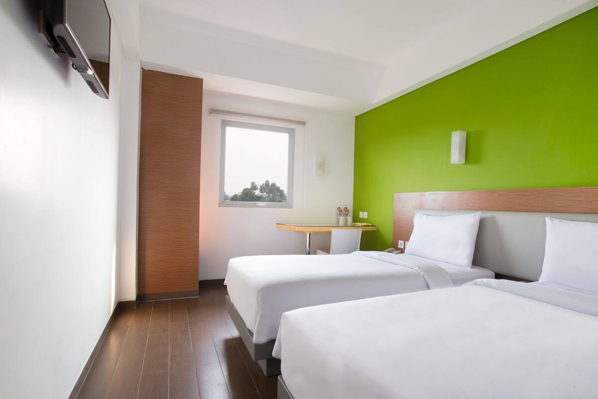 Smart Room Twin | In-room safe, desk, iron/ironing board, free WiFi