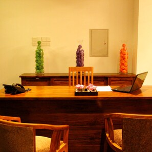 Reception - Port View City Hotel (Colombo)