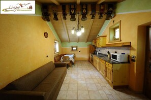 Exclusive Apartment | Living area | 32-inch flat-screen TV with satellite channels, TV - Baita Hanzel & Gretel (Livigno)