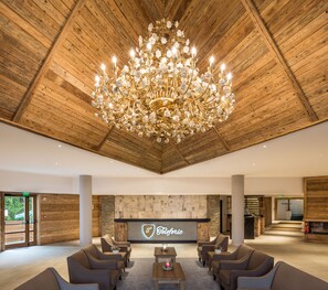 Coin salon dans le hall