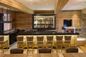 Bar (on property) - Teleferic Grand Hotel (Brasov)
