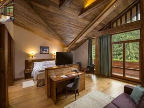 Minibar, in-room safe, desk, blackout curtains
