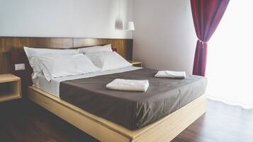 Doppelzimmer, Terrasse | Hochwertige Bettwaren, Minibar, Zimmersafe, Schreibtisch