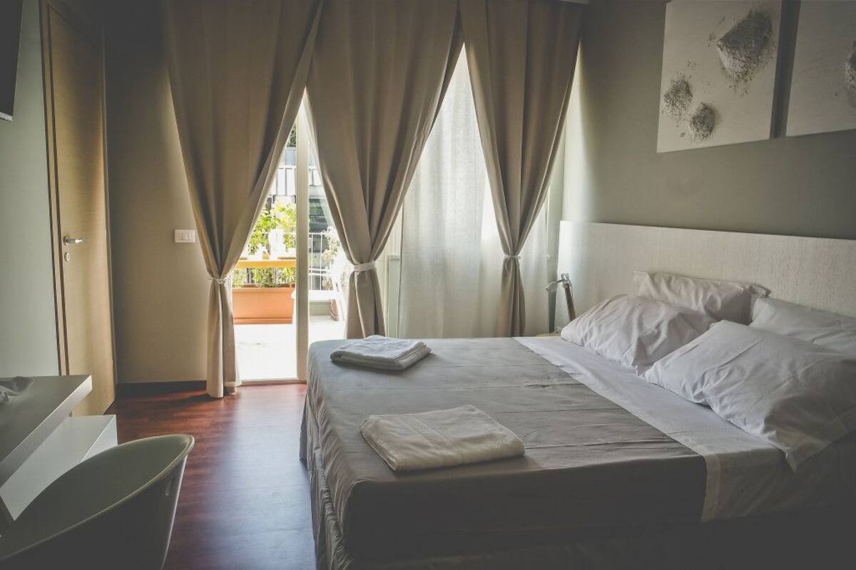 Chambre double, terrasse | Literie de qualité, minibar, coffre-fort, bureau