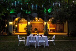 تناول الطعام بالخارج