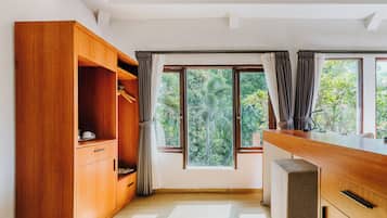 Superior Room with pool view | Room amenity
