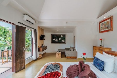 Ropa de cama de alta calidad y minibar . Dewangga Ubud