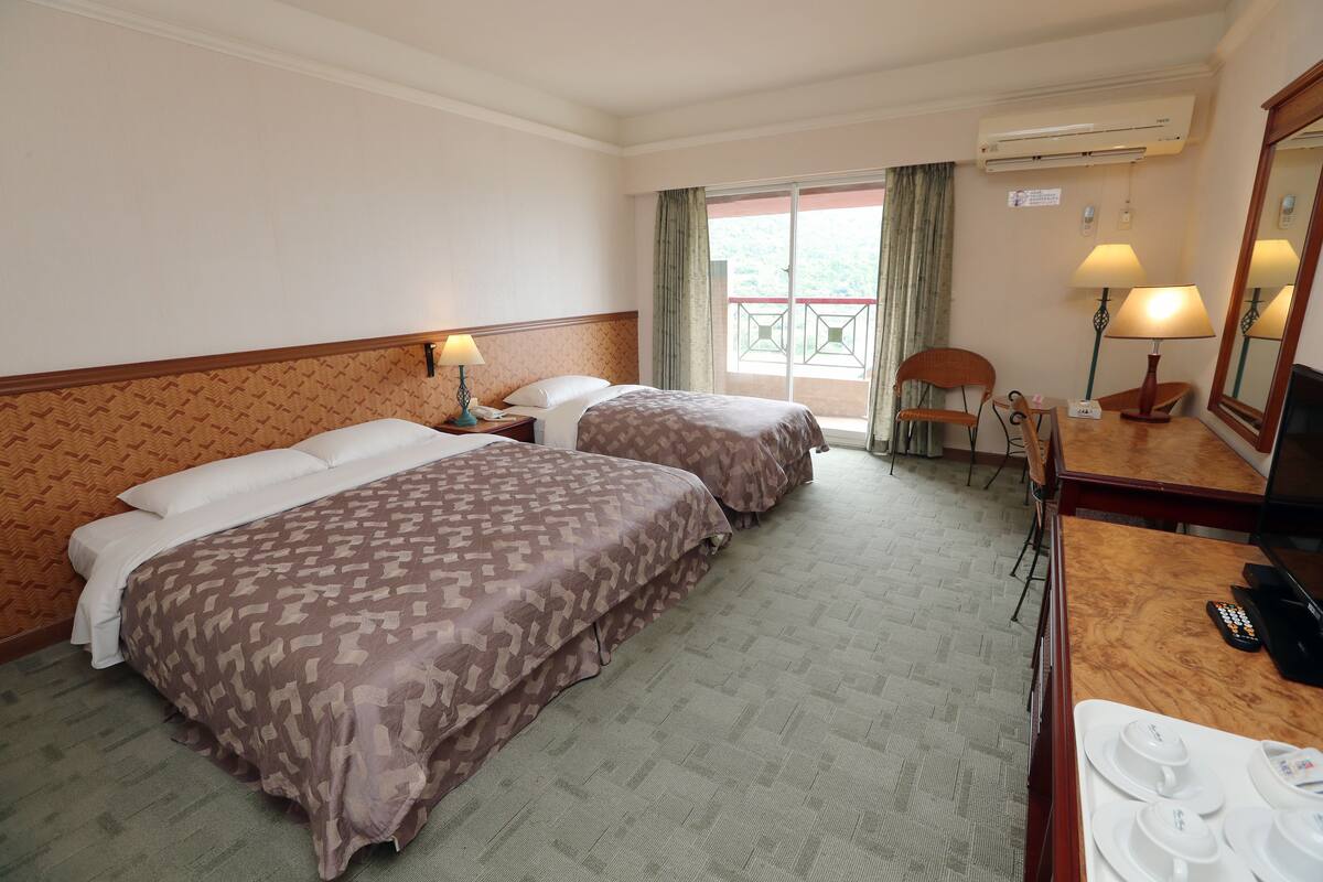 Deluxe Triple Room | Premium bedding, desk, soundproofing, WiFi (free)