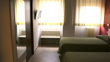 Camera Superior con 2 letti singoli | Biancheria da letto di alta qualità, una scrivania, Wi-Fi gratuito