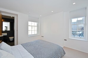 Apartment, 2 Bedrooms | 2 bedrooms, cribs/infant beds, rollaway beds, free WiFi