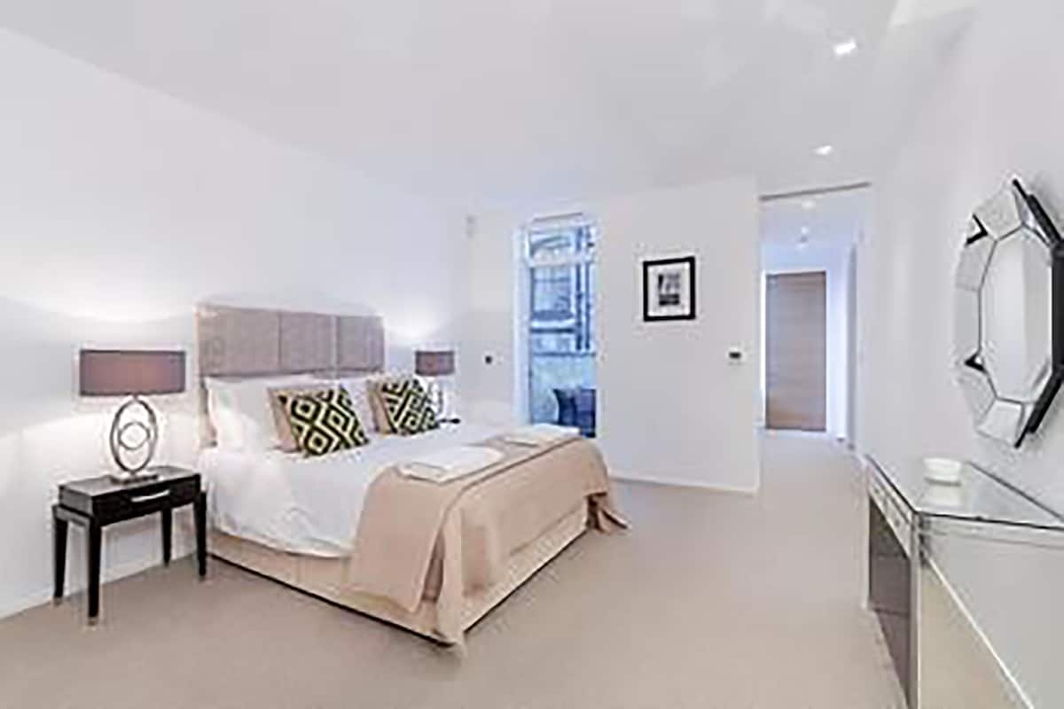 2 bedrooms, cribs (surcharge), rollaway beds (surcharge), WiFi (free)