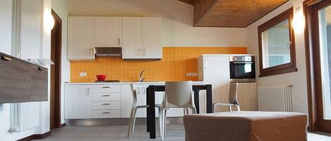 Khu vực ăn uống tại phòng