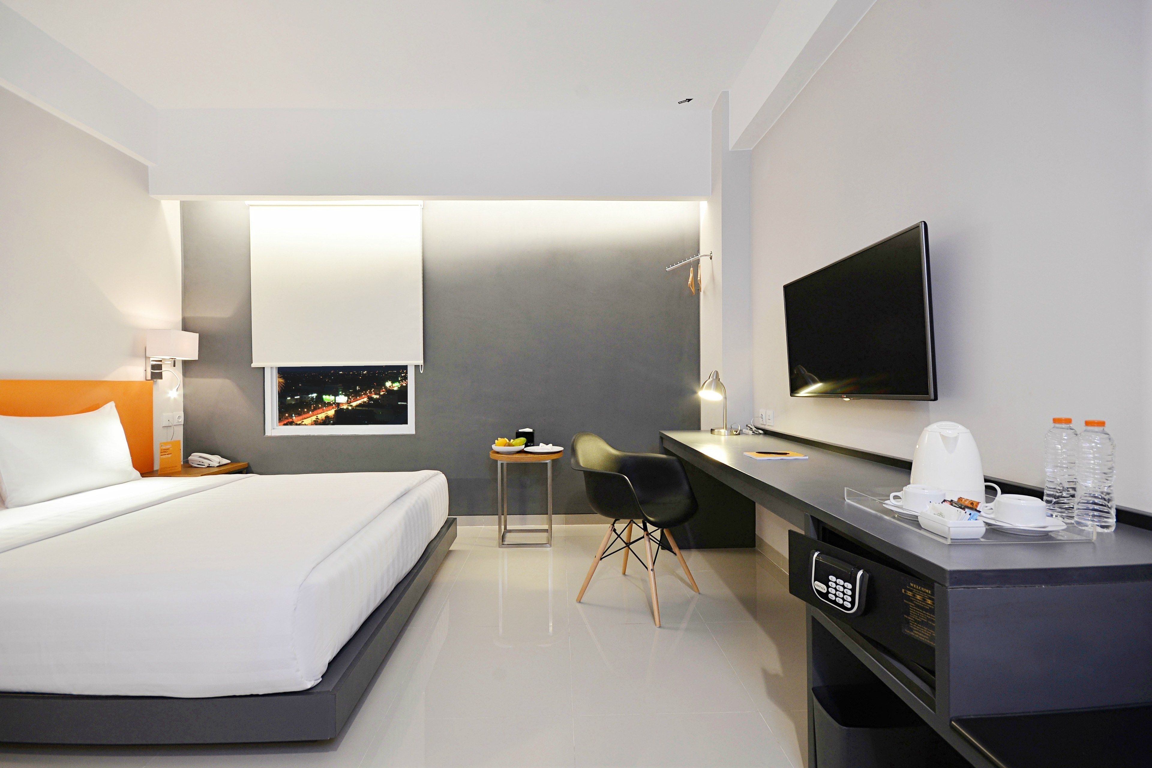 华丽客房 (Deluxe Room) | 高档床上用品、客房内保险箱、办公桌、免费 WiFi