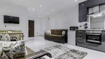 Refrigerador con freezer, microondas, cafetera/tetera