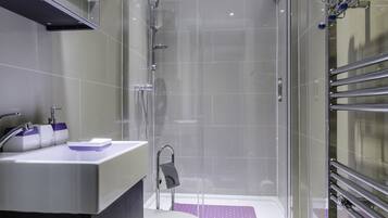 Shower, free toiletries, towels