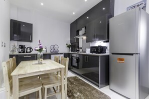 Full-sized fridge, microwave, coffee/tea maker
