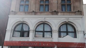 Fachada de la propiedad