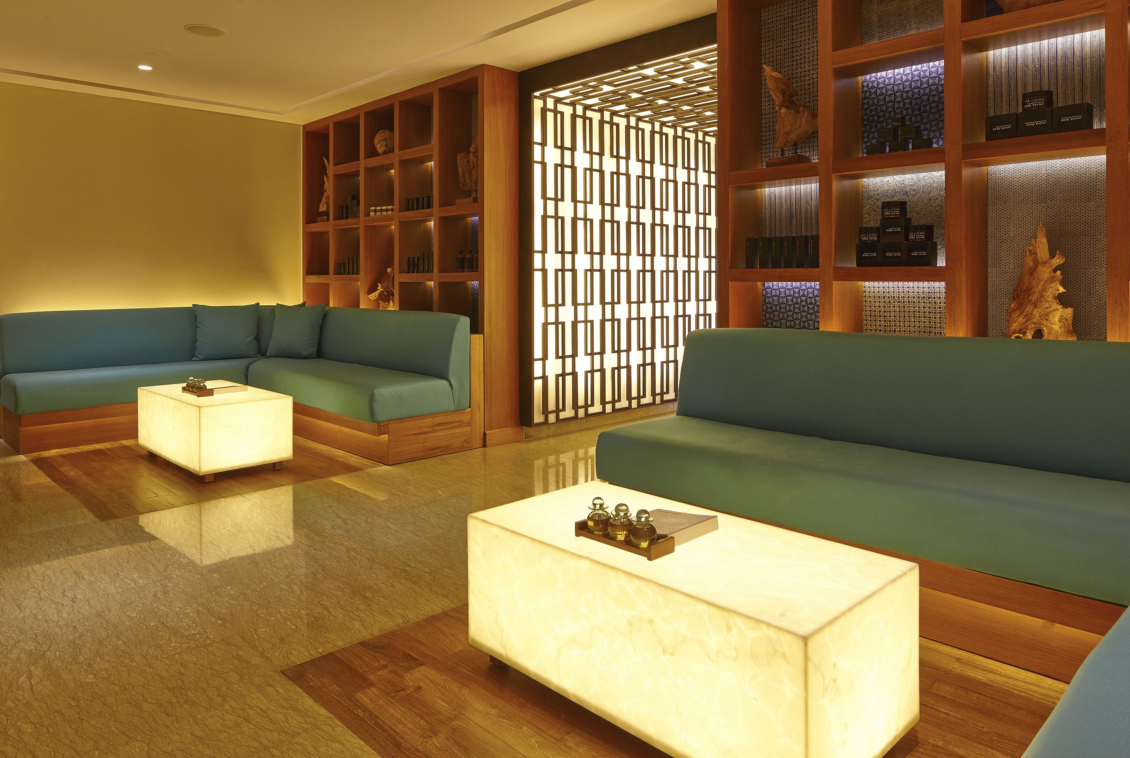 hot tub, body treatments, aromatherapy, hot stone massages, body wraps