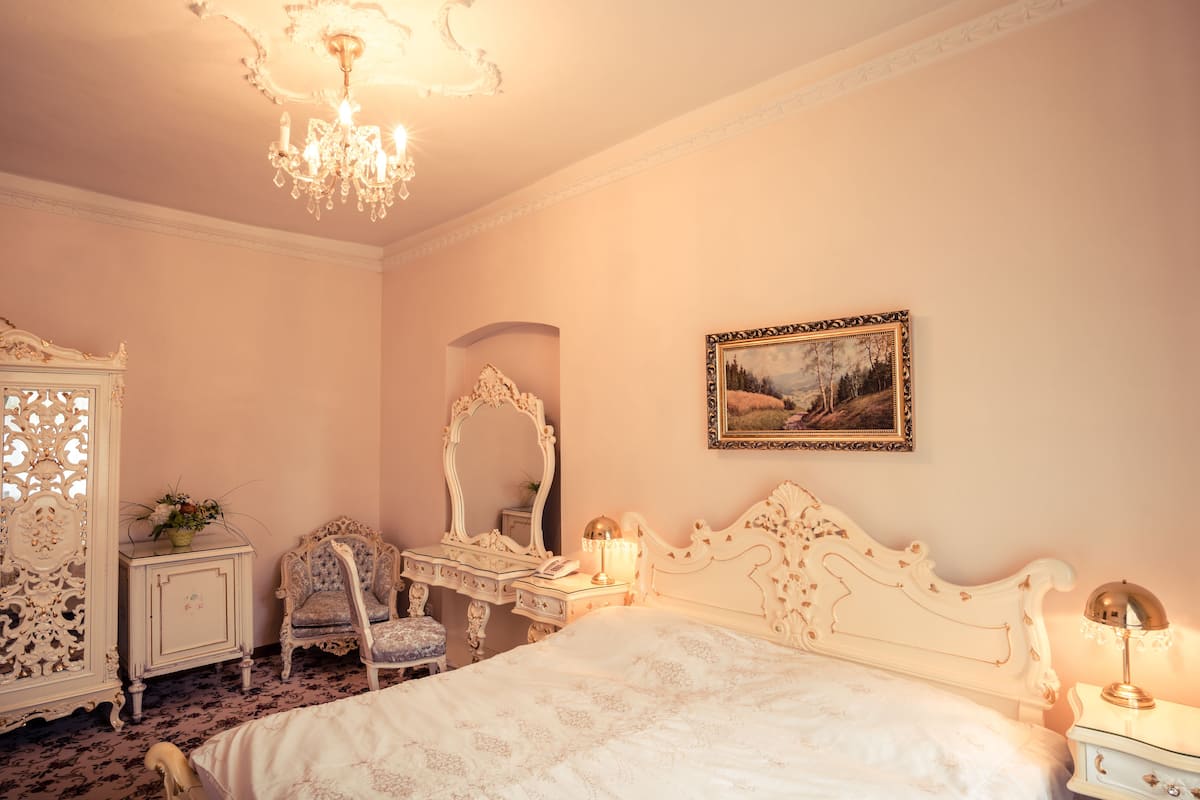 Royal Suite | 1 bedroom, hypo-allergenic bedding, minibar, desk
