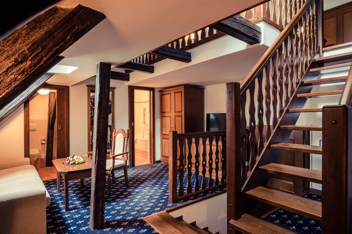 Junior Apartment | 1 bedroom, hypo-allergenic bedding, minibar, desk