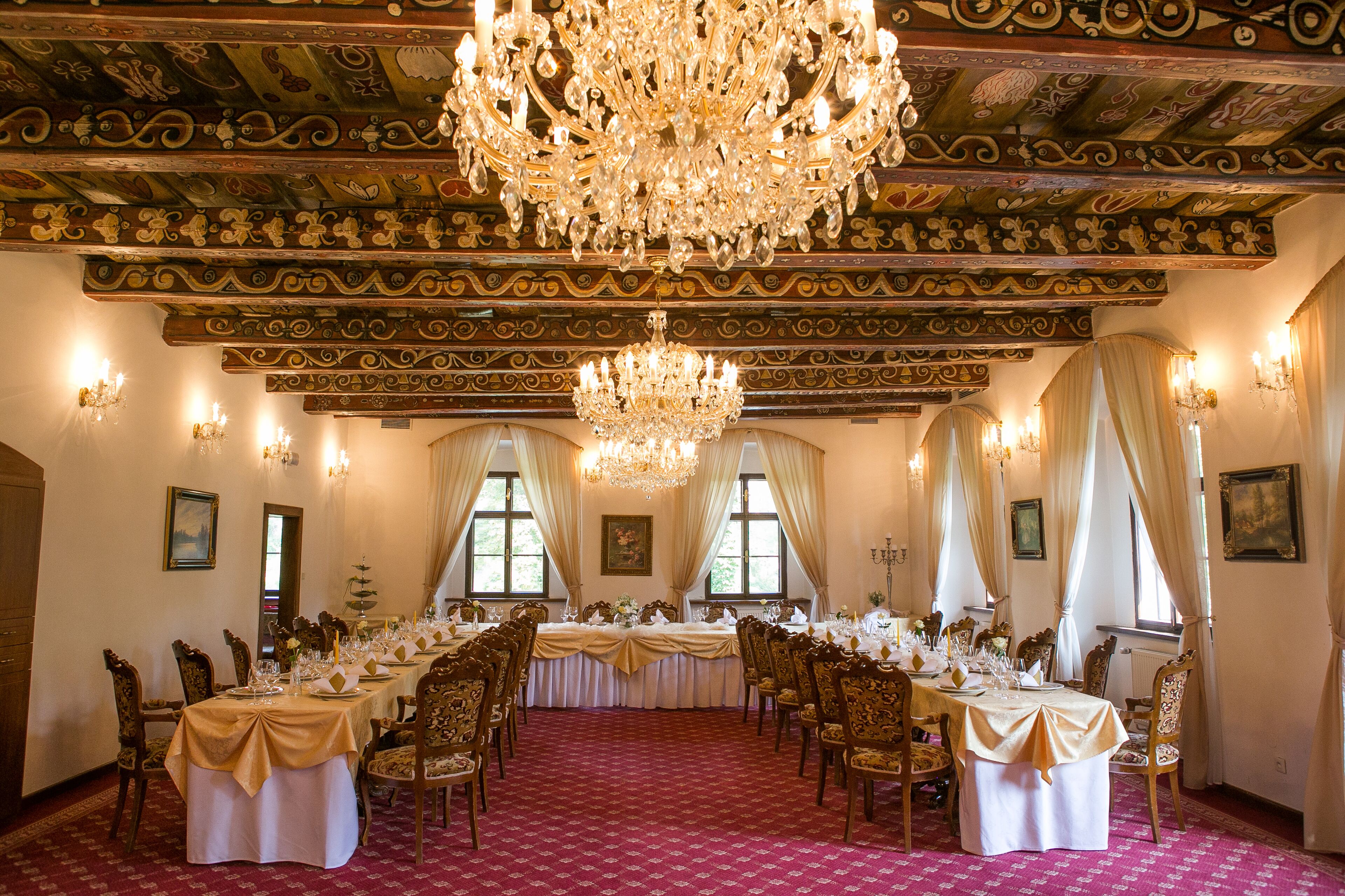 breakfast, lunch, dinner served; garden views