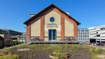 Vista frontal de la propiedad