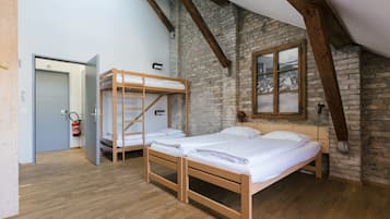 Quadruple Room | Desk, rollaway beds, free WiFi, bed sheets