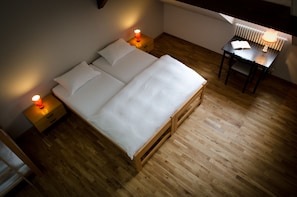 Escritorio, camas plegables/adicionales, wifi gratis y ropa de cama