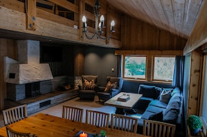 Televisión de pantalla plana, piso con calefacción