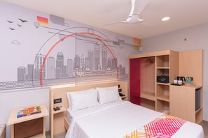 Lyxrum - 1 queensize-säng | Skrivbord och gratis wi-fi