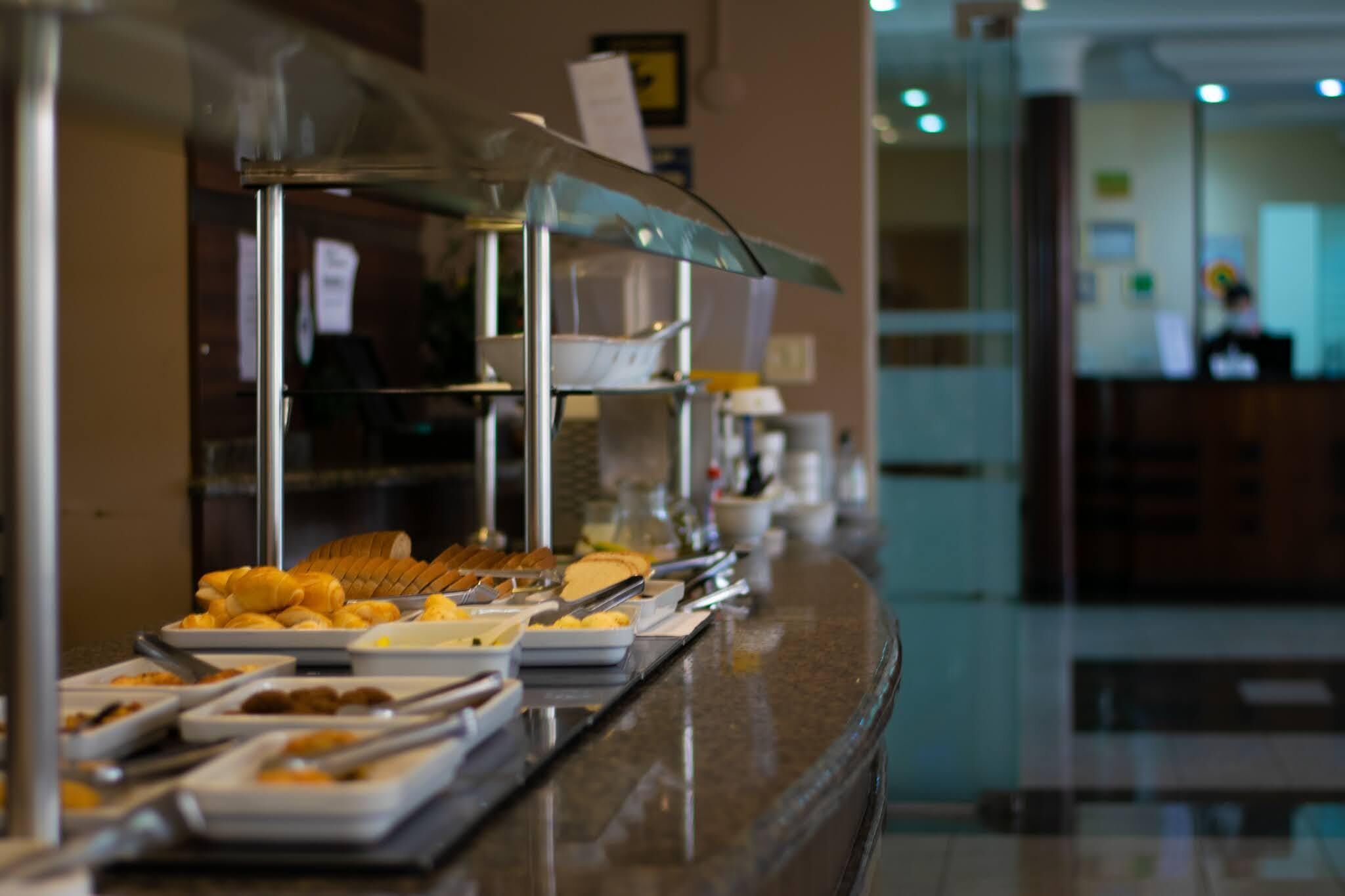 free daily full breakfast