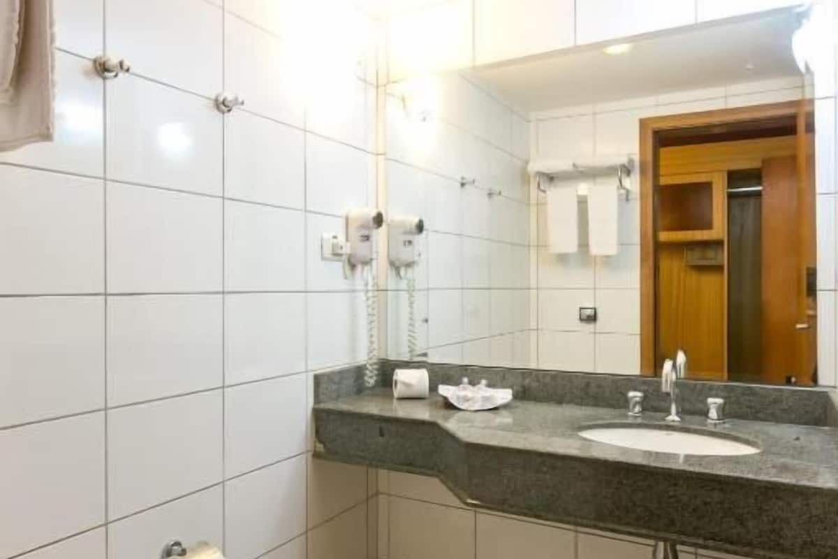 shower, free toiletries, towels