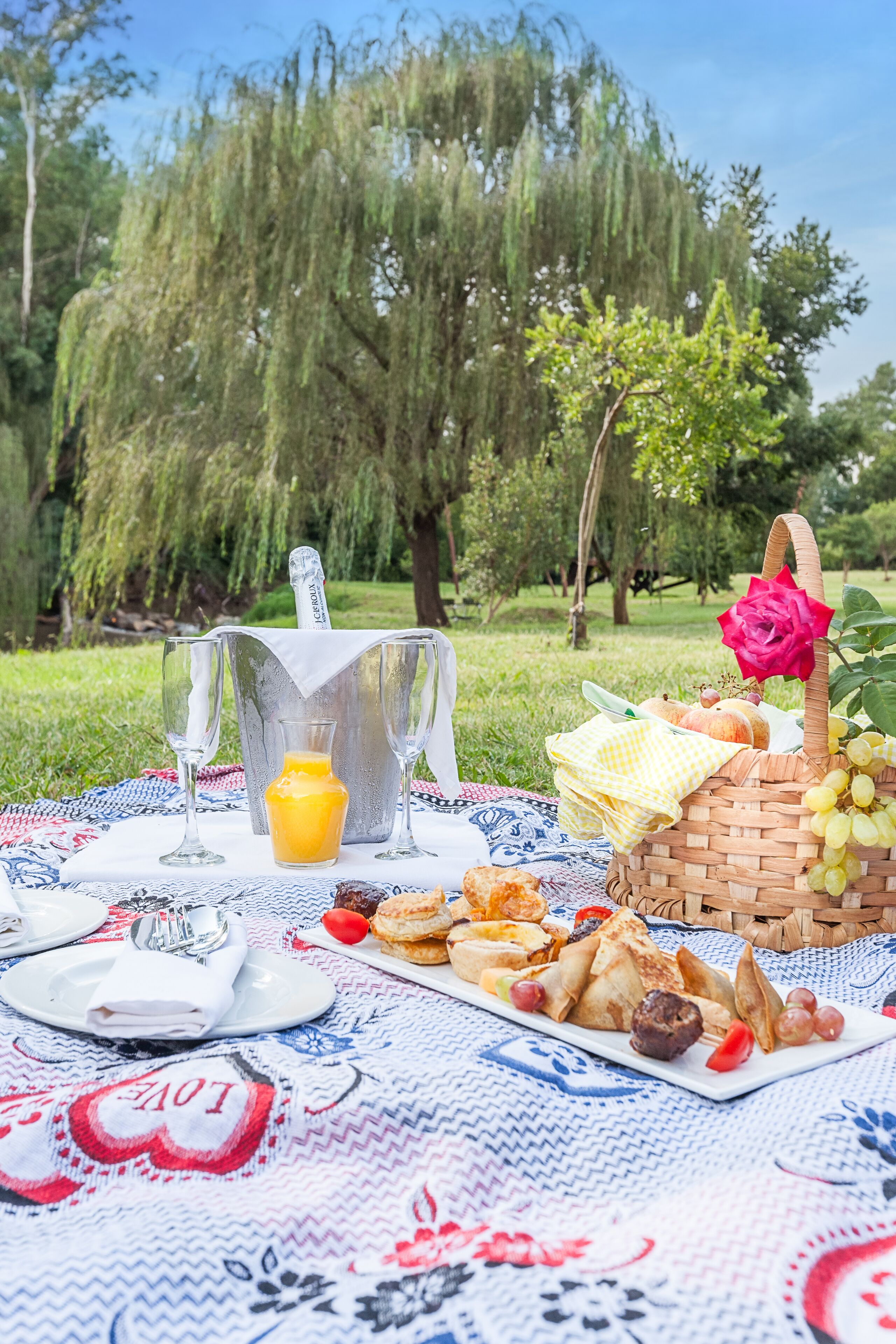 Se sirven almuerzos, cenas y cocina portuguesa 