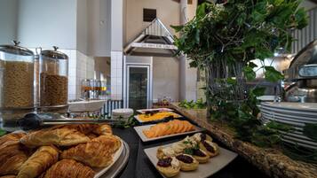 Tägliches großes Frühstück (200 ZAR pro Person)