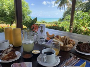 Café da manhã com buffet grátis todos os dias