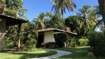 Ropa de cama de alta calidad, minibar, caja fuerte y cortinas opacas