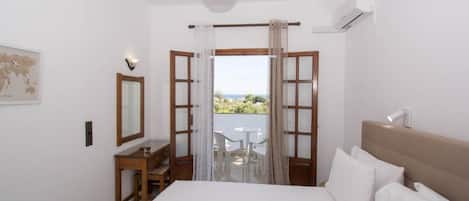 Family Apartment | 1 bedroom, premium bedding, soundproofing, free cribs/infant beds