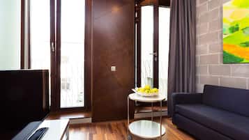 APARTMENT 2 | Premium bedding, iron/ironing board, free WiFi