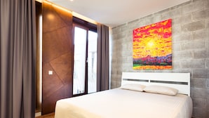 APARTMENT 8, Deluxe, 2 Bedroom, Bath | Sengetøy av topp kvalitet, strykejern/-brett og wi-fi (inkludert)