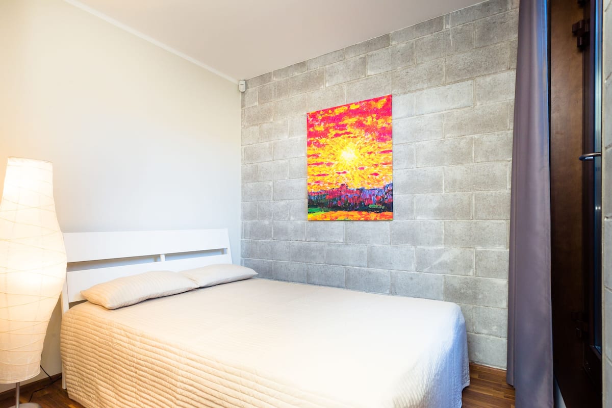 APARTMENT 7, 1 Bedroom with Bath | Premium bedding, iron/ironing board, WiFi (free)