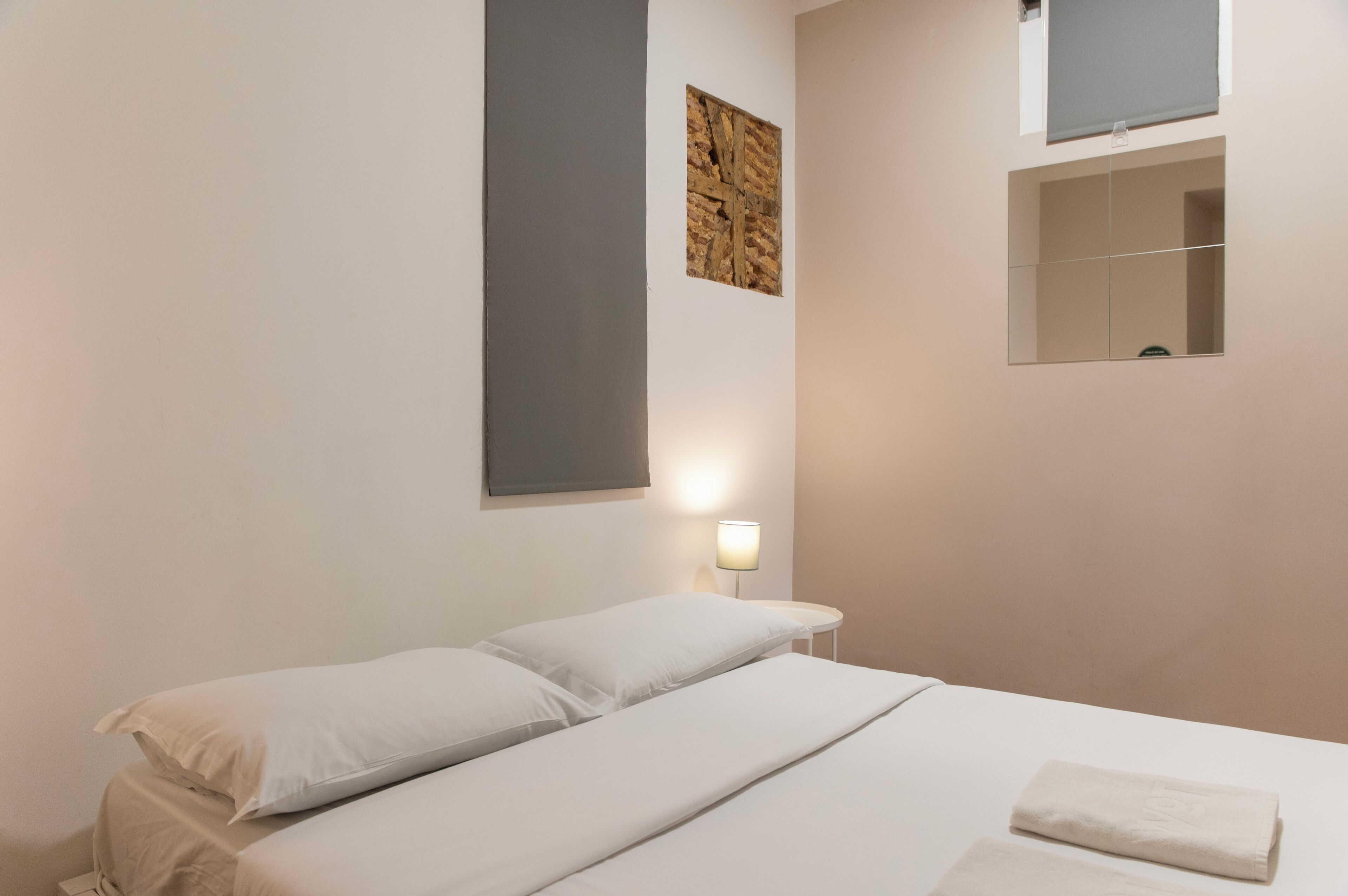 Leilighet – basic | Individuelt dekorert, individuelt innredet og strykejern/-brett