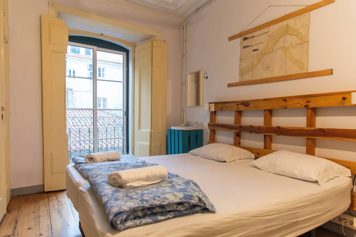 Dobbeltrom, delt bad | Individuelt dekorert, individuelt innredet og strykejern/-brett