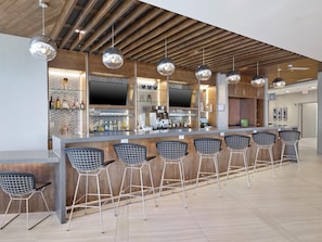 Bar (on property) - DoubleTree by Hilton Edmonton Downtown (Edmonton)
