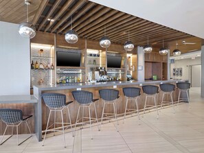 Bar (on property) - DoubleTree by Hilton Edmonton Downtown (Edmonton)